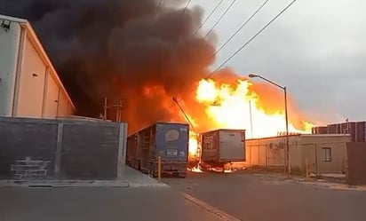 Incendio afecta dos empresas en parque industrial de Apodaca, Nuevo León