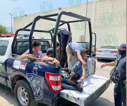 Detienen a seis individuos por drogas en la vía pública de la colonia Hipódromo