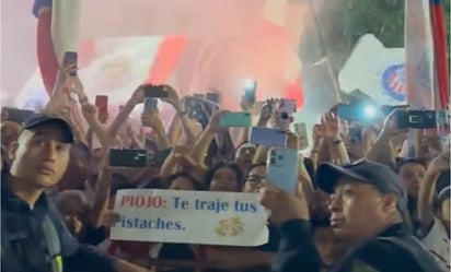 VIDEO: Afición de Chivas realiza serenata previo al Clásico de vuelta de semifinal ante América