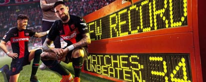 Bayer Leverkusen venció a Augsburgo 2-1 e hizo historia al finalizar la Bundesliga invicto