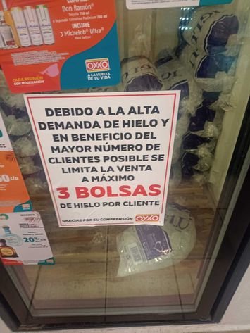 Oxxo limita venta de bolsas de hielo en CDMX por ola de calor