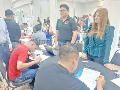 Ferias del Empleo atraen a multitudes en Coahuila