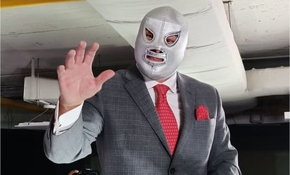 El Hijo del Santo anuncia su gira de despedida donde apostará su máscara