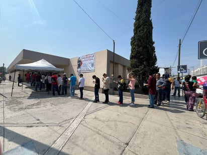 Cientos de buscadores de trabajo en la Feria del Empleo SNE