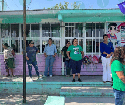 Madres toman escuela y reciben respuesta 