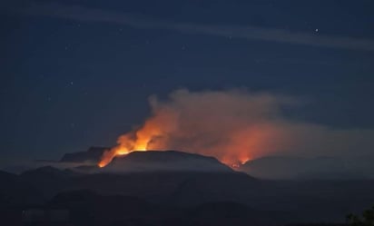 Combaten incendio forestal en área natural protegida de Sinaloa