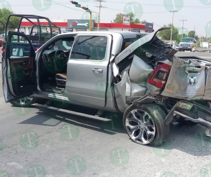 Conductor sobrevive a embestida de tráiler en Monclova 