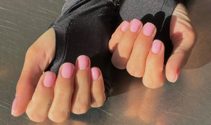 Uñas chicle: la obsesión de la primavera/verano 2024: ¡Es oficial! La tendencia estrella de la temporada son las uñas chicle.