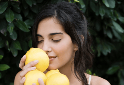 Limón en el cabello para brillo y limpieza profunda: ¿Cómo usarlo correctamente?: Prueba estos tratamientos caseros y disfruta de una melena espectacular sin químicos agresivos. ¡Descubre el poder del limón!