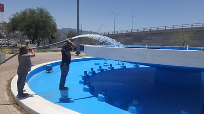 Forestación rehabilita la fuente de Plaza de las Garzas en Monclova