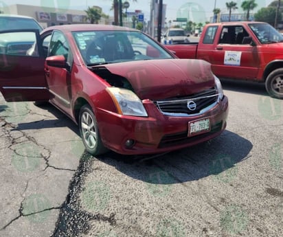 Conductor irresponsable protagoniza fuerte choque en la Zona Centro de Monclova