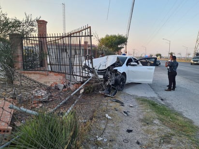 Un ebrio sujeto es investigado por aparatoso accidente