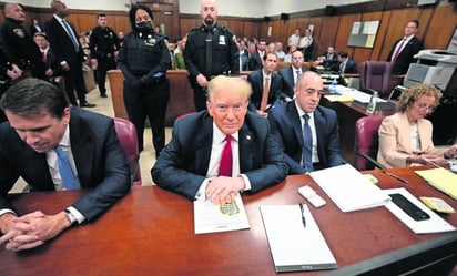 Trump se declara 'ABURRIDO' durante los alegatos finales de la Fiscalía