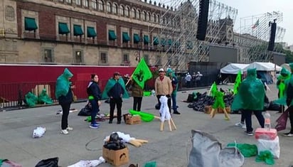 Zócalo amanece con reubicación del plantón de la CNTE y retiro de vallas para cierre de campaña de Sheinbaum