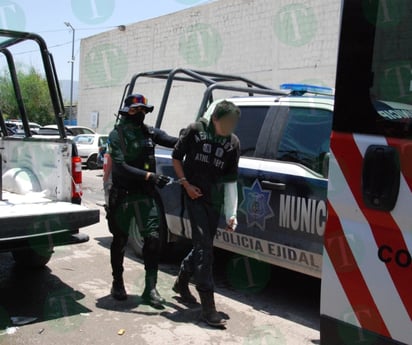 Hombre roba manguera de SIMAS en la colonia Óscar Flores Tapia de Monclova