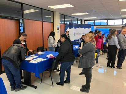 Egresados de las universidades logran colocación en las Ferias del empleo 2024