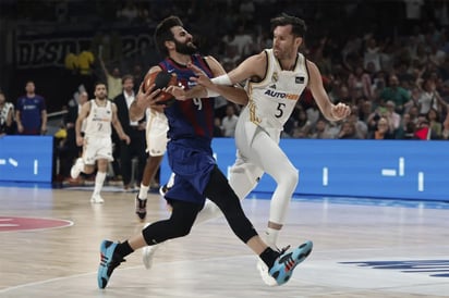 Campazzo, Tavares y Llull reactivan al Real Madrid, que golpea primero al Barcelona