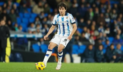 Jon Mikel Aramburu renueva con la Real Sociedad hasta 2027