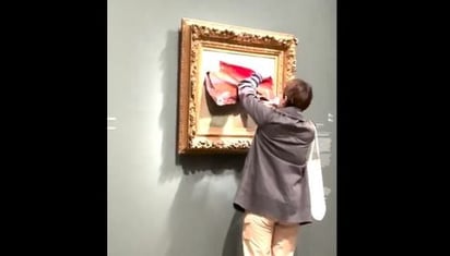 Detenida una activista por pegar un cartel sobre un cuadro de Monet en París