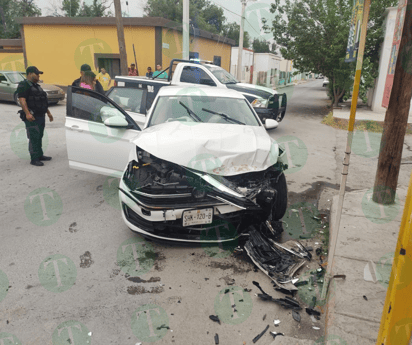 Mujer resulta lesionada en accidente vehicular en Nadadores