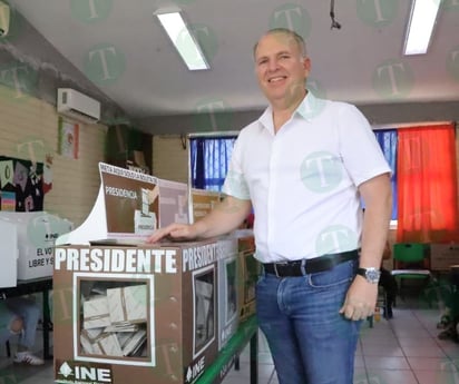 Candidato a diputado federal por alianza sufraga con su familia