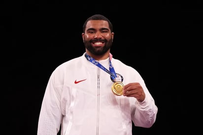 Firman los Bills de la NFL a Steveson, medallista de oro en los Juegos Olímpicos de Tokio