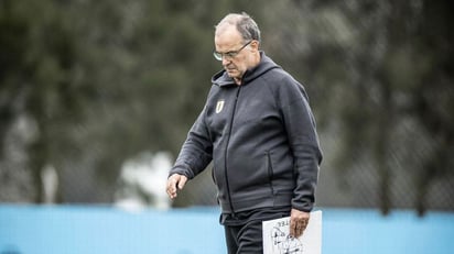 Marcelo Bielsa convocó a 16 jugadores para el amistoso de Uruguay ante México