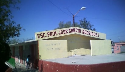 Estudiantes con calor extremo y siguen sin luz