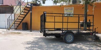 Van en contra de quienes invaden las banquetas con diversos negocios y materiales de construcción