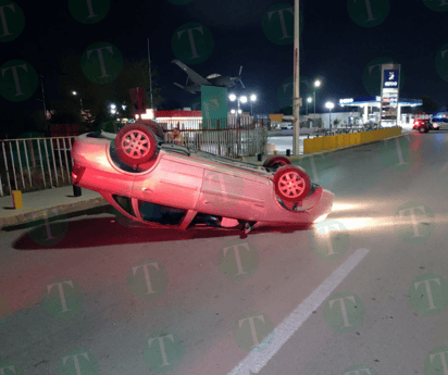 Joven vuelca aparatosamente por alcohol y exceso de velocidad en Monclova