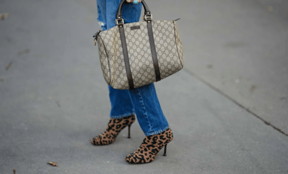 Zapatos de leopardo: ¿Acierto o error de estilo?: Domina el arte de llevar zapatos de leopardo sin caer en errores de estilo.