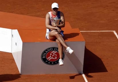 Destroza Swiatek a Paolini y conquista su cuarto Roland Garros