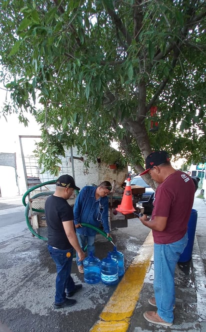 Colonias afectadas por falta de agua reciben pipas de agua