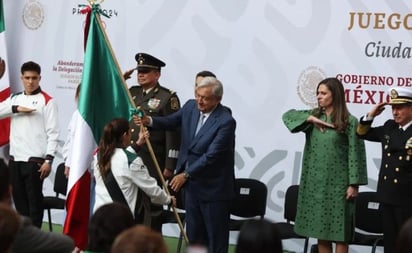 Andrés Manuel López Obrador abandera a los atletas mexicanos que acudirán a los Juegos Olímpicos