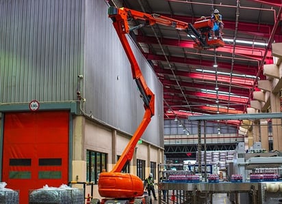 Trabajadores dentro de naves industriales son propensos a sufrir golpes de calor