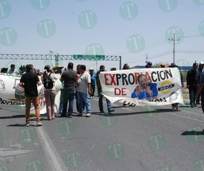 Obreros siguen haciendo bloqueos carreteros para exigir respuestas