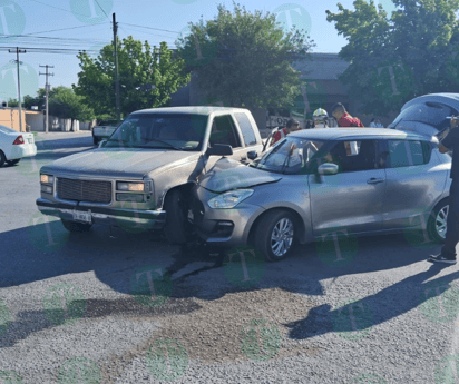 Fuerte choque en bulevar Juárez deja a mujer lesionada