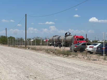 Hombre es localizado sin vida en un tráiler en la delegación V. Carranza