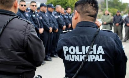 Diputada local de Michoacán apoya a policías en plantón y luego los insulta