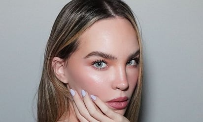 Belinda apuesta por el estilo minimalista con vestido ceñido Miu Miu