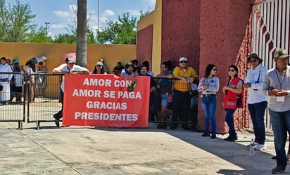 Pobladores de Nueva Rosita, esperan la llegada de AMLO y Sheinbaum