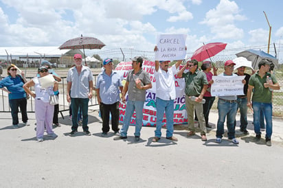 Obreros  piden a AMLO una solución para AHMSA 