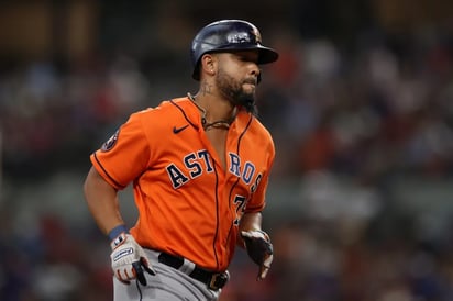 Liberan los Astros de Houston al cubano José Abreu