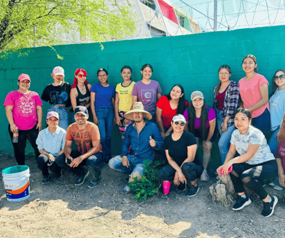 Universitarios crean área verde para alumnos de la primaria Silvestre Flores Adame 