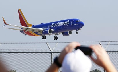 ¡Otro susto en Boeing 737! Avión cae varios metros frente a la costa de Hawai