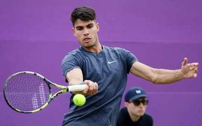 Alcaraz somete a Cerúndolo en el torneo de Queen’s