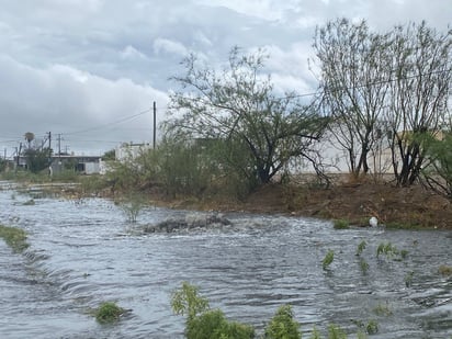 Salubridad exhorta al Simas a dar solución al problema de aguas negras desbordadas