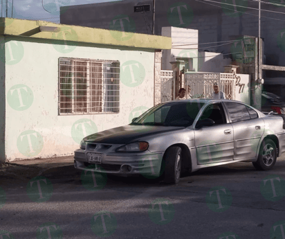 Joven sufre posible infarto y choca contra una casa en La Maquinita