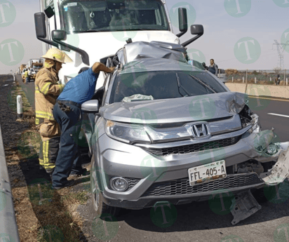 Guardia de AHMSA muere en carreterrazo: cuatro más fallecieron