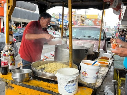 Comerciantes beneficiados por el clima lluviosos y nublado 